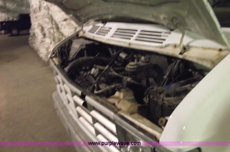 image for item 5532 1992 Dodge Ram B250 cargo van
