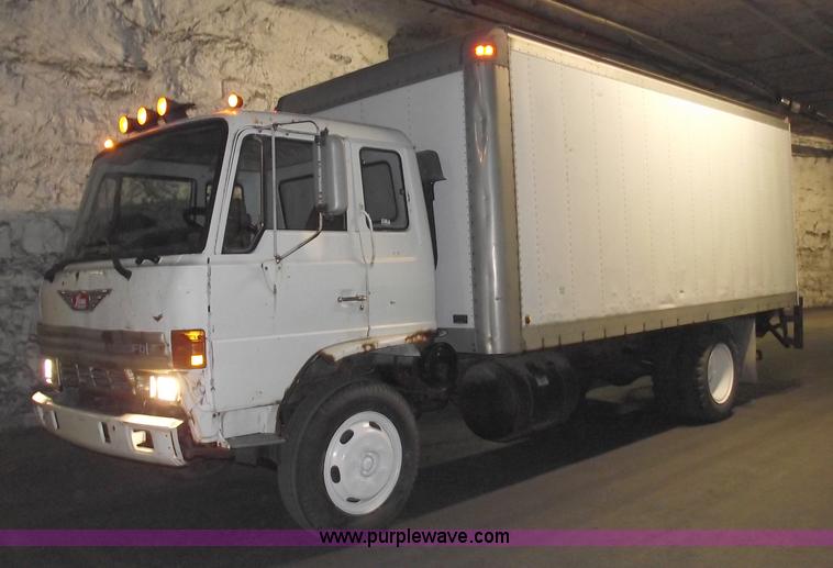 image for item 5551 1986 Hino FD cab over box truck