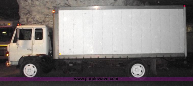 image for item 5551 1986 Hino FD cab over box truck