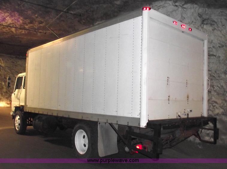 image for item 5551 1986 Hino FD cab over box truck
