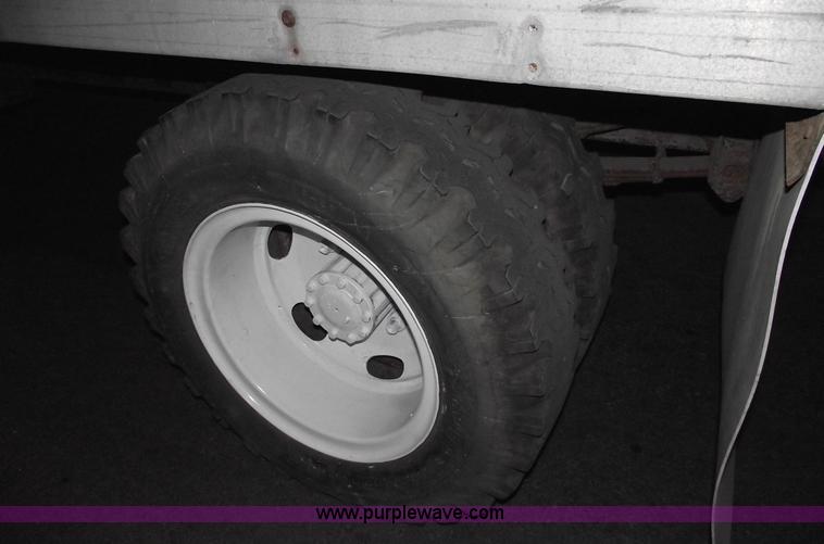 image for item 5551 1986 Hino FD cab over box truck