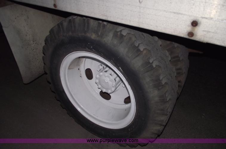 image for item 5551 1986 Hino FD cab over box truck