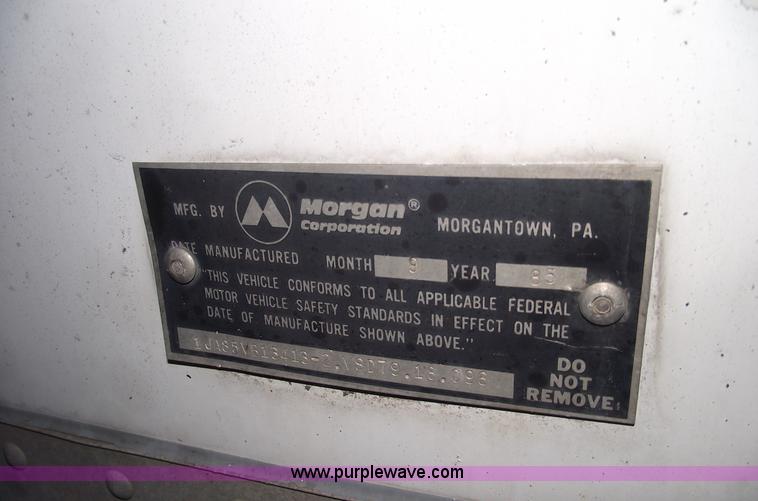 image for item 5551 1986 Hino FD cab over box truck