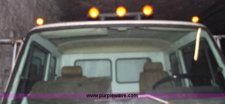 image for item 5551 1986 Hino FD cab over box truck