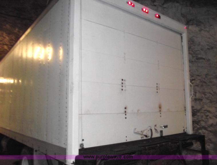 image for item 5551 1986 Hino FD cab over box truck