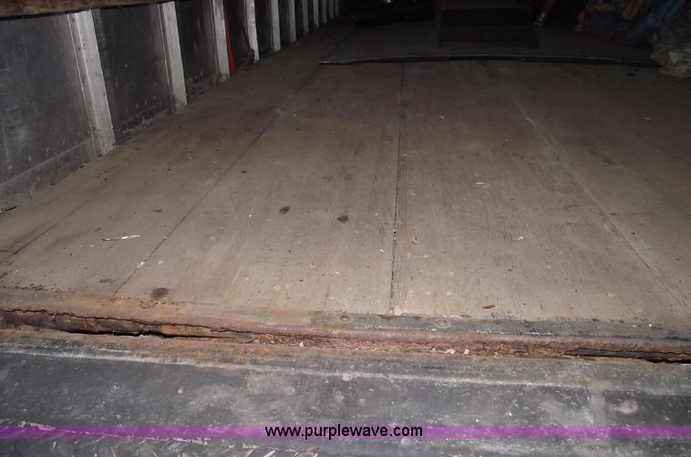 image for item 5551 1986 Hino FD cab over box truck