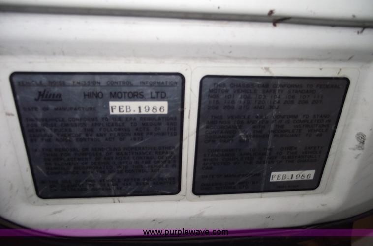 image for item 5551 1986 Hino FD cab over box truck