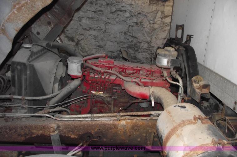 image for item 5551 1986 Hino FD cab over box truck