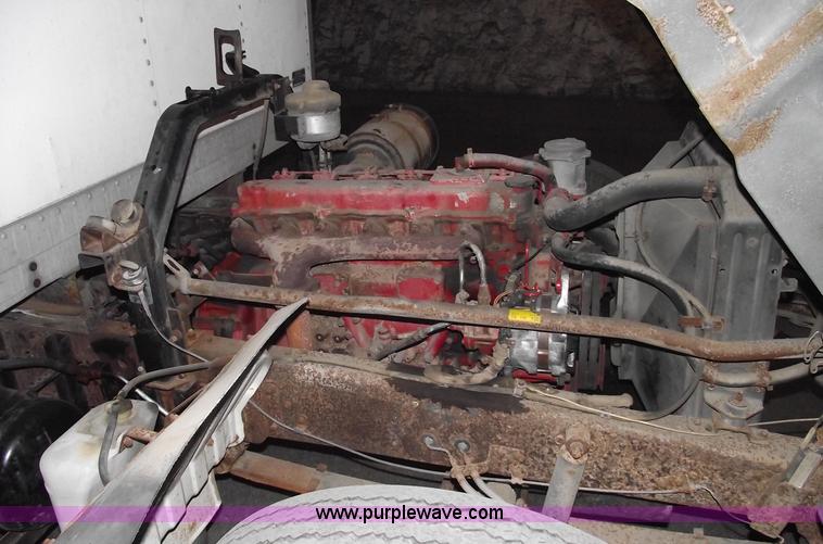 image for item 5551 1986 Hino FD cab over box truck