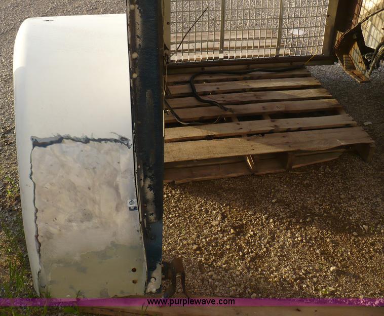 image for item 5895 1986 Freightliner hood