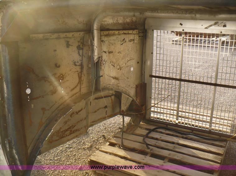 image for item 5895 1986 Freightliner hood