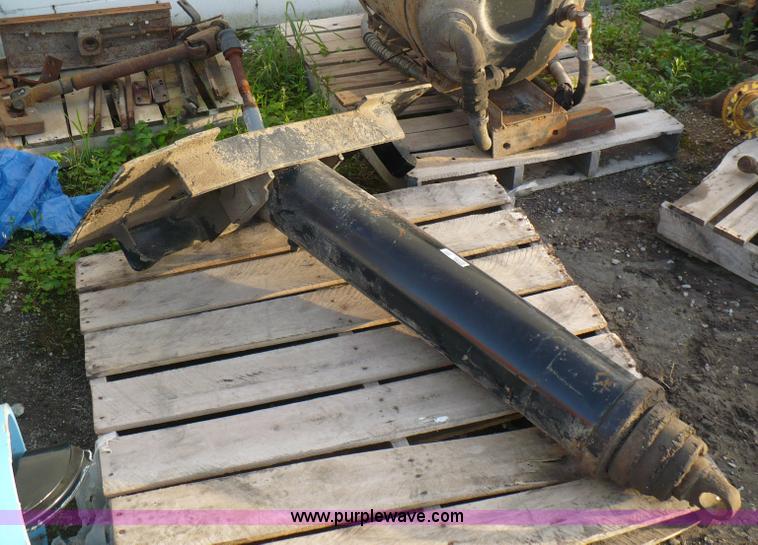 image for item 5896 Dump truck bed hydraulic cylinder