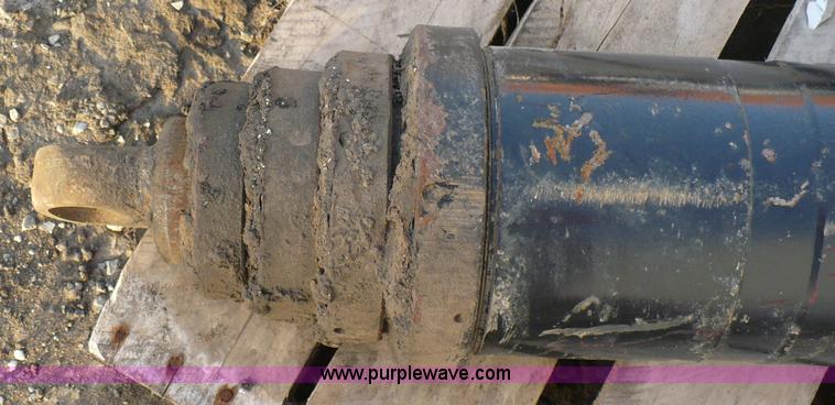 image for item 5896 Dump truck bed hydraulic cylinder