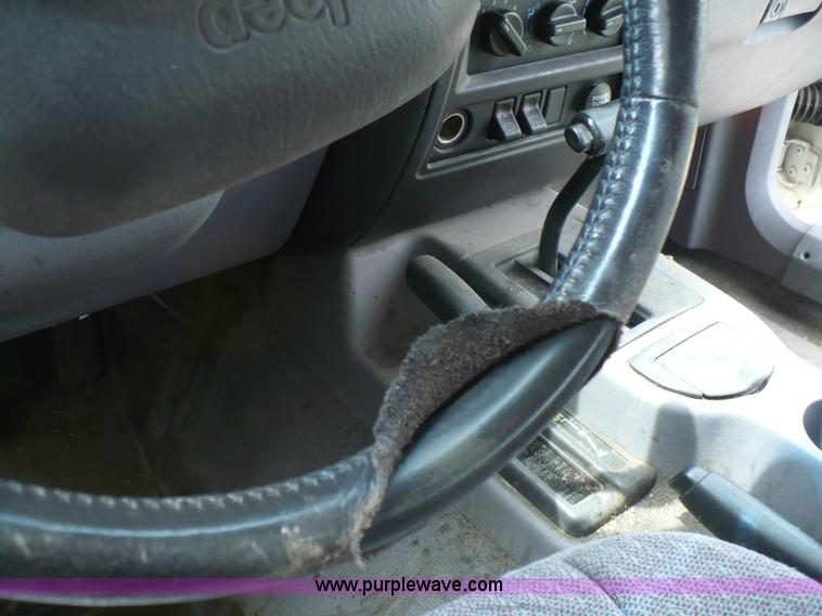 image for item 5961 1998 Jeep Cherokee Sport SUV