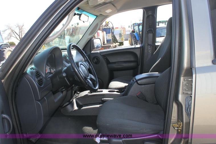 image for item 6437 2003 Jeep Liberty Sport SUV
