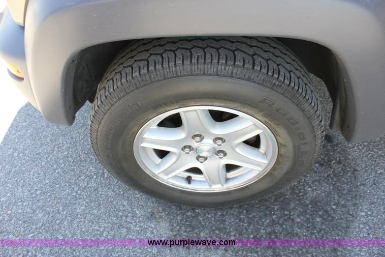 image for item 6437 2003 Jeep Liberty Sport SUV