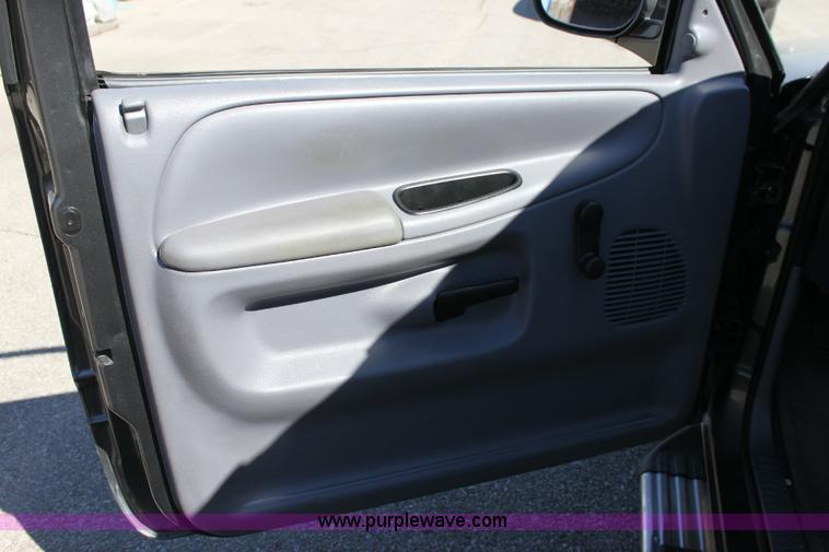 image for item 6438 1998 Dodge Ram 1500 pickup truck