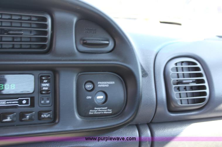 image for item 6438 1998 Dodge Ram 1500 pickup truck