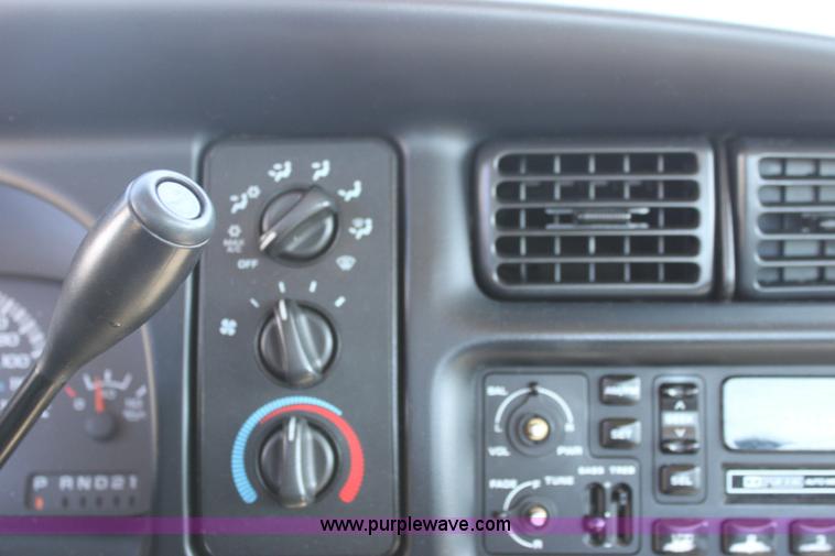 image for item 6438 1998 Dodge Ram 1500 pickup truck