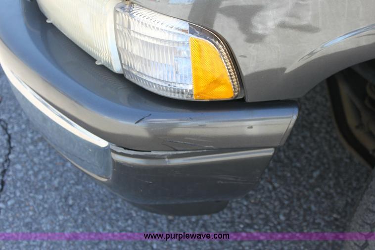 image for item 6438 1998 Dodge Ram 1500 pickup truck