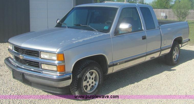 image for item 6950 1994 Chevrolet Silverado C1500 extended cab pickup truck
