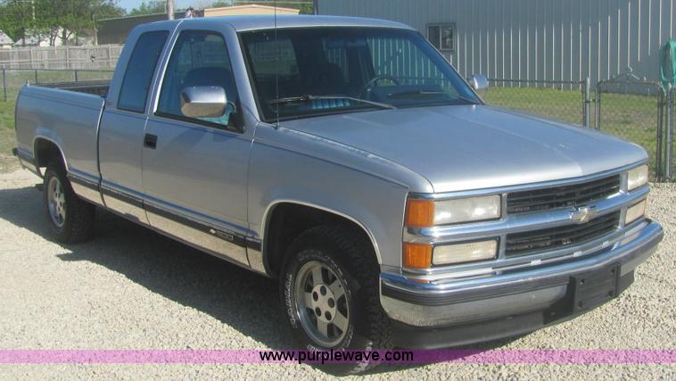 image for item 6950 1994 Chevrolet Silverado C1500 extended cab pickup truck