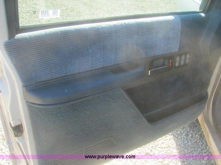 image for item 6950 1994 Chevrolet Silverado C1500 extended cab pickup truck