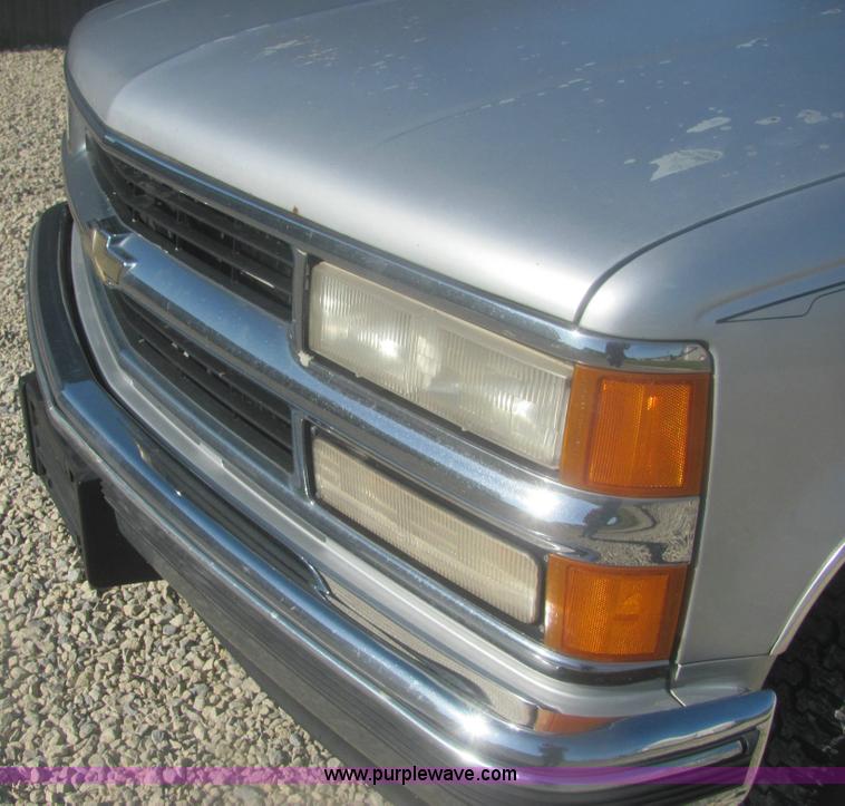 image for item 6950 1994 Chevrolet Silverado C1500 extended cab pickup truck