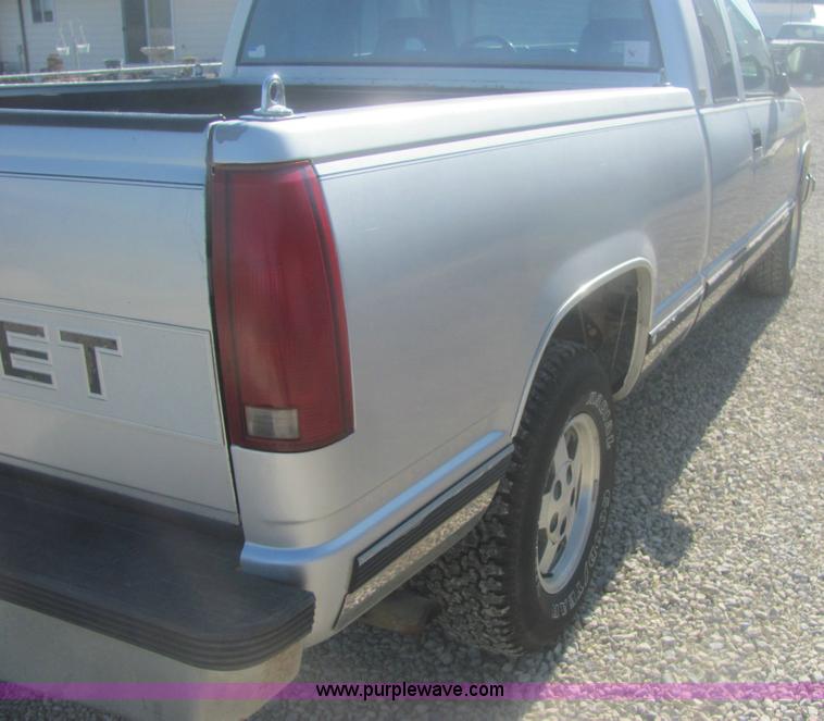 image for item 6950 1994 Chevrolet Silverado C1500 extended cab pickup truck