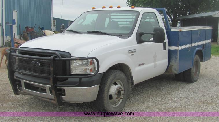 image for item 6954 2006 Ford F350 XL Super Duty pickup truck