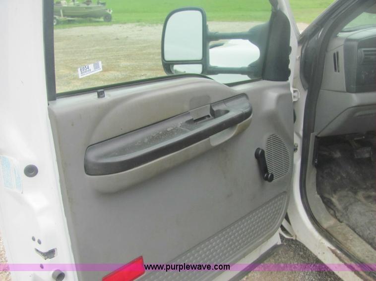 image for item 6954 2006 Ford F350 XL Super Duty pickup truck