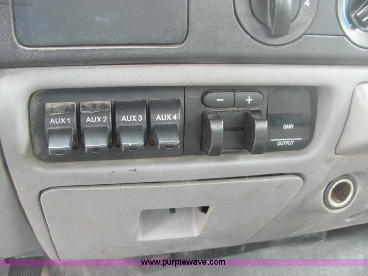 image for item 6954 2006 Ford F350 XL Super Duty pickup truck