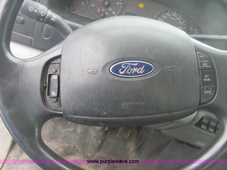 image for item 6954 2006 Ford F350 XL Super Duty pickup truck