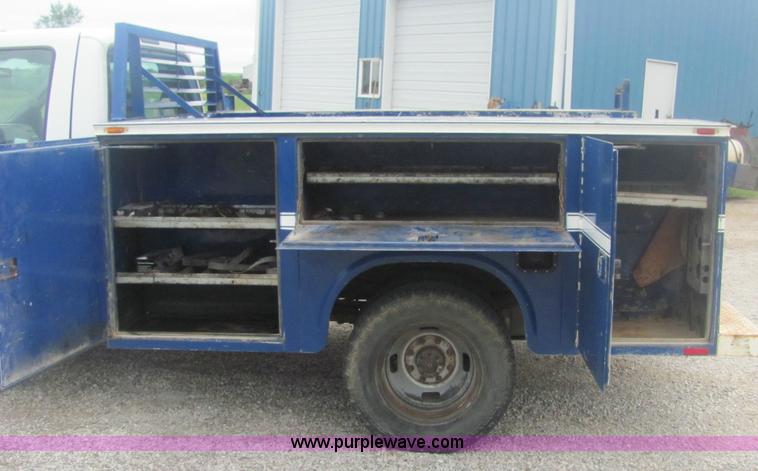 image for item 6954 2006 Ford F350 XL Super Duty pickup truck