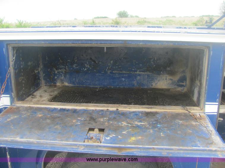 image for item 6954 2006 Ford F350 XL Super Duty pickup truck