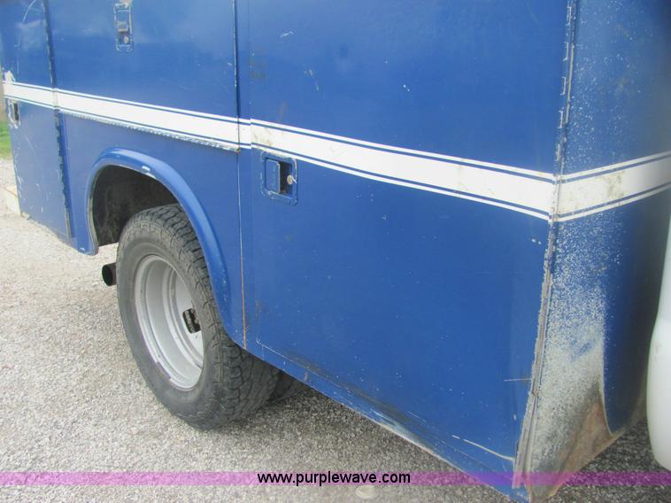 image for item 6954 2006 Ford F350 XL Super Duty pickup truck