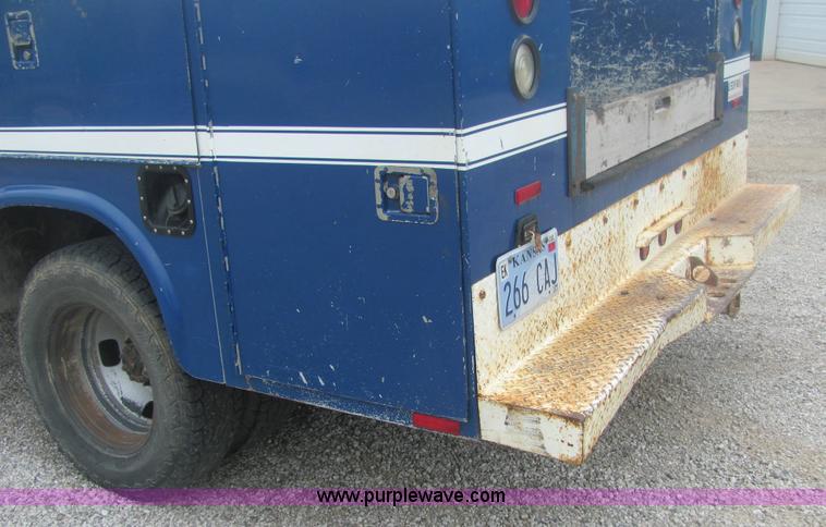 image for item 6954 2006 Ford F350 XL Super Duty pickup truck