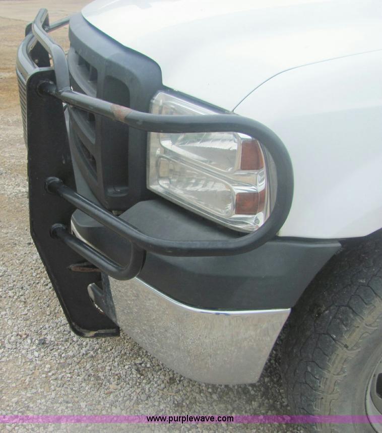 image for item 6954 2006 Ford F350 XL Super Duty pickup truck