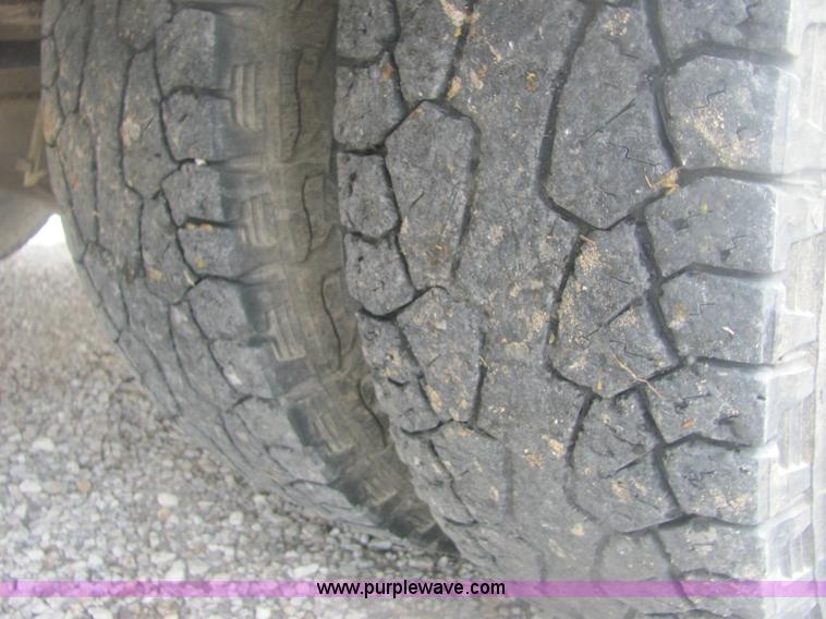 image for item 6954 2006 Ford F350 XL Super Duty pickup truck