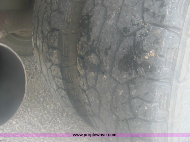 image for item 6954 2006 Ford F350 XL Super Duty pickup truck