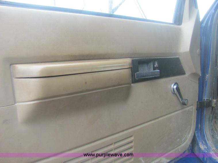 image for item 6956 1998 GMC C7500 bucket truck