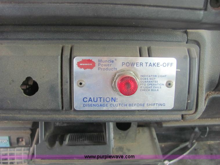 image for item 6956 1998 GMC C7500 bucket truck