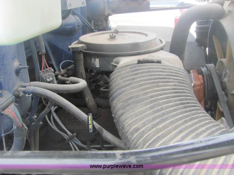 image for item 6956 1998 GMC C7500 bucket truck