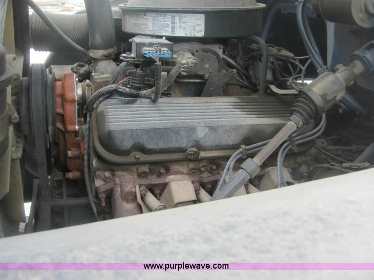 image for item 6956 1998 GMC C7500 bucket truck