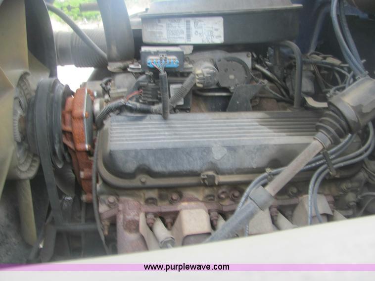 image for item 6956 1998 GMC C7500 bucket truck