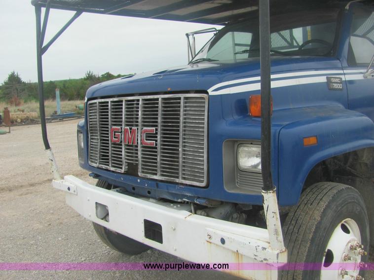 image for item 6956 1998 GMC C7500 bucket truck