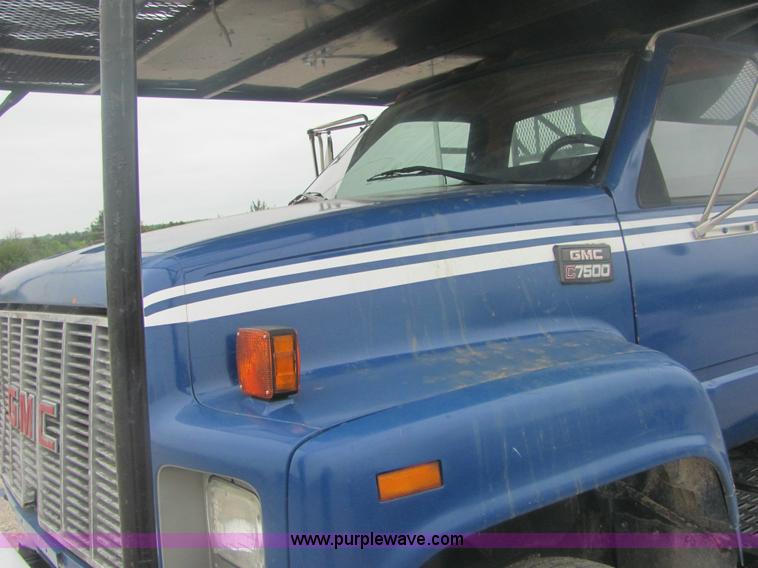 image for item 6956 1998 GMC C7500 bucket truck