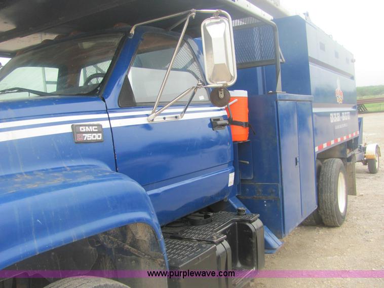 image for item 6956 1998 GMC C7500 bucket truck