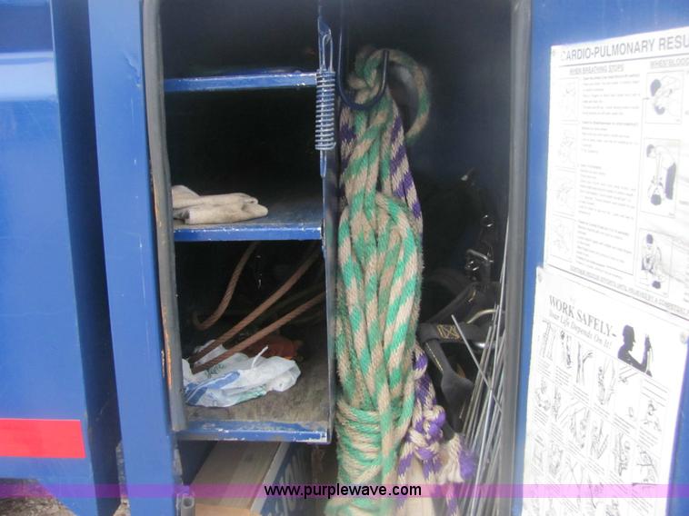 image for item 6956 1998 GMC C7500 bucket truck