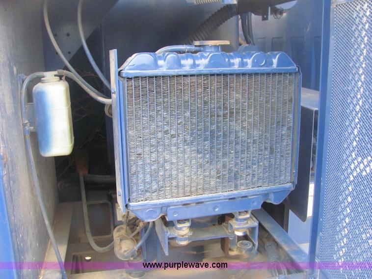 image for item 6956 1998 GMC C7500 bucket truck